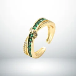 Bague Entrelacée Diamant CZ, réglable pour s'adapter à toutes les tailles de doigts.