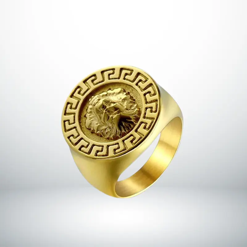 Bague Tête de Lion 1 Bague tête de lion en acier inoxydable 316 doré avec motif clé grecque ciselé