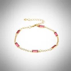 Bracelet Diamant 5 Bracelet souple en or rose avec rectangle scintillant serti de zirconium cubique, apportant une touche lumineuse et moderne au poignet.