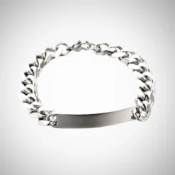 Bracelet Gourmette Homme 11 Bracelet gourmette homme large en acier inoxydable argenté avec grande plaque ID gravable, maille cubaine épaisse à maillons biseautés polis miroir, fermoir mousqueton — bijou masculin imposant, idéal cadeau gravé.