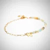 Bracelet Chrétien femme perles naturelles amazonite bleu-vert et chaîne dorée, avec breloque croix chrétienne dorée — bijou religieux ajustable 19+5 cm