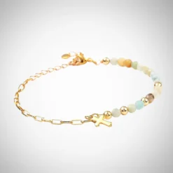 Bracelet Chrétien femme perles naturelles amazonite bleu-vert et chaîne dorée, avec breloque croix chrétienne dorée — bijou religieux ajustable 19+5 cm