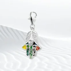 Charm Main de Fatma 11 Charm main de Fatma argentée multicolore avec émail coloré et pierre zircon blanc – pendentif porte-bonheur à clipser sur bracelet