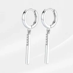 Boucles d'oreilles tombantes Constance en argent, dormeuse avec barre pendante sertie de zirconiums, bijou femme minimaliste et épuré Ophélie Bijoux