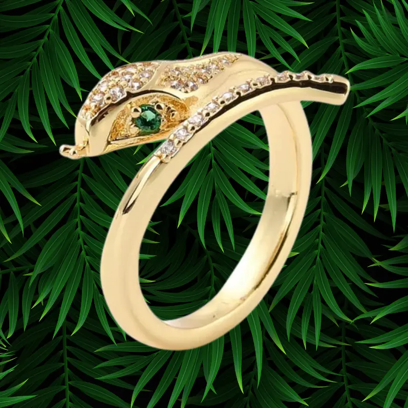 Bague Serpent Femme 5 Bague serpent femme dorée réglable, grande tête réaliste pavée de zircons blancs et œil vert, anneau ouvert lisse plaqué or, bijou serpent luxe sur fond tropical