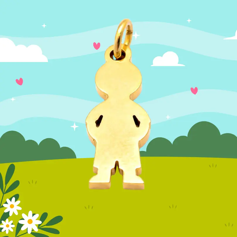 Bijoux Prénom Enfant 3 Pendentif breloque acier doré en forme de petit garçon à graver, bijou prénom enfant personnalisable sur fond illustré