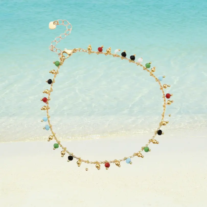 Chaîne de Cheville Perle 5 Chaîne de cheville dorée en acier inoxydable avec breloques perles de verre multicolores pendantes, rouge vert bleu noir blanc, maille dorée fine, fermoir mousqueton, fond plage