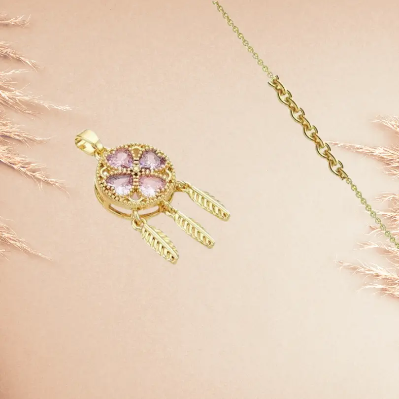Collier Attrape Rêve 6 Collier attrape-rêve pendentif doré fleur zirconiums roses et violets, breloques plumes